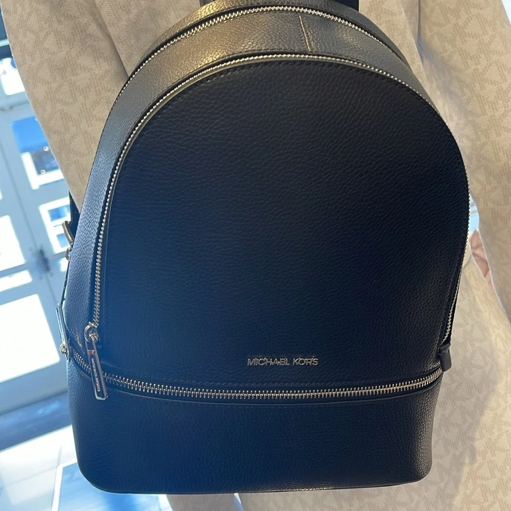 MICHAEL KORS Rhea Medium Pebbled Leather Zip Backpack
BLACK
NWT MK - Picture 10 of 16